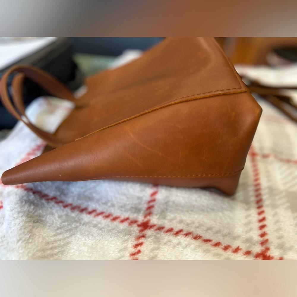 Portland Leather Goods Medium Crossbody Tote Bag in Honey - Picture 2 of 7